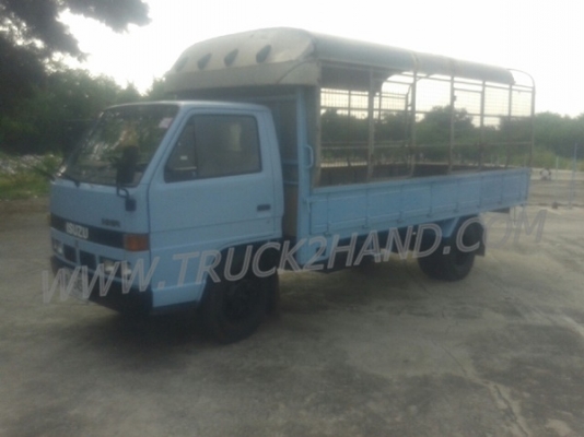 รถบรรทุก 6 ล้อ ISUZU NKR  เครื่อง 110 แรงม้า ปีจดทะเบียน 2538
