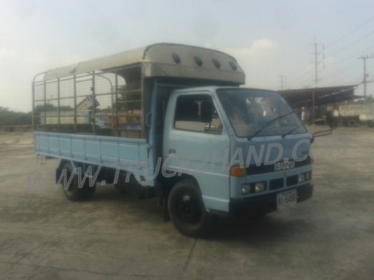รถบรรทุก 6 ล้อ ISUZU NKR  เครื่อง 110 แรงม้า ปีจดทะเบียน 2538