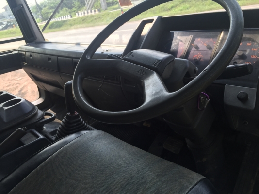 ขายหกล้อFF3H195ครัชชีใหญ่ตลอดเส้นไม่มีบวมหรือแตกราวยาว5.5ม.ทำสีเสร็จแล้วครับ