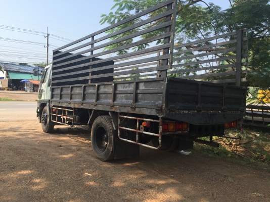 ขายหกล้อFF3H195ครัชชีใหญ่ตลอดเส้นไม่มีบวมหรือแตกราวยาว5.5ม.ทำสีเสร็จแล้วครับ