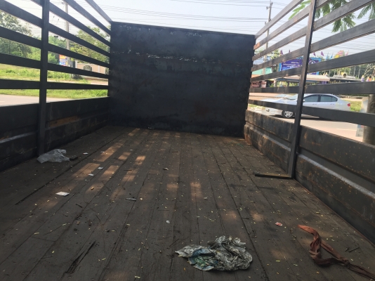 ขายหกล้อFF3H195ครัชชีใหญ่ตลอดเส้นไม่มีบวมหรือแตกราวยาว5.5ม.ทำสีเสร็จแล้วครับ