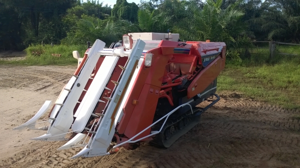 รถเกี่ยวข้าวเก่าญี่ปุ่น KUBOTA R1-24 สภาพสวย เปลี่ยนแทรคใหม่