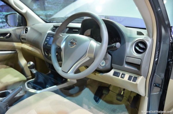 ป้ายแดงNISSAN NP300 2.5 KC ป้ายแดงNISSAN NP300 2.5 KC