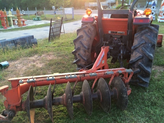 ขายรถไถ KUBOTA L4708 ปี55 ใช้งานน้อย อุปกรณ์ครบ ดันหน้า ผานหลัง โรตารี่ สภาพพร้อมใช้งาน เอกสารเล่มทะเบียนพร้อมโอน สนใจโทร 090-8588220คุณนะ 093-3258446คุณบิว หรือเข้าดูสินค้าอื่นๆได้ที่ www.truck.in.th/498 หรือเพจFacebook ณรงค์ ซื้อขายรถมือสอง (เว็บไซต์ส่ว