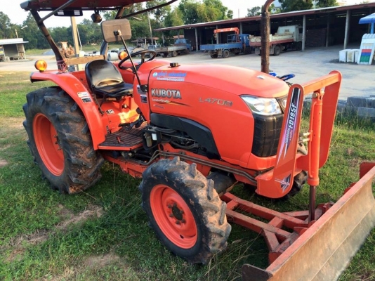 ขายรถไถ KUBOTA L4708 ปี55 ใช้งานน้อย อุปกรณ์ครบ ดันหน้า ผานหลัง โรตารี่ สภาพพร้อมใช้งาน เอกสารเล่มทะเบียนพร้อมโอน สนใจโทร 090-8588220คุณนะ 093-3258446คุณบิว หรือเข้าดูสินค้าอื่นๆได้ที่ www.truck.in.th/498 หรือเพจFacebook ณรงค์ ซื้อขายรถมือสอง (เว็บไซต์ส่ว