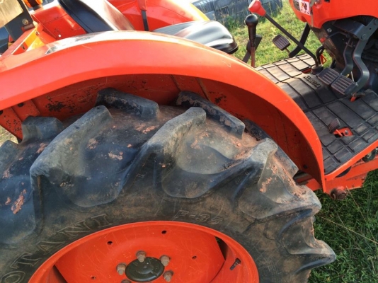 ขายรถไถ KUBOTA L4708 ปี55 ใช้งานน้อย อุปกรณ์ครบ ดันหน้า ผานหลัง โรตารี่ สภาพพร้อมใช้งาน เอกสารเล่มทะเบียนพร้อมโอน สนใจโทร 090-8588220คุณนะ 093-3258446คุณบิว หรือเข้าดูสินค้าอื่นๆได้ที่ www.truck.in.th/498 หรือเพจFacebook ณรงค์ ซื้อขายรถมือสอง (เว็บไซต์ส่ว