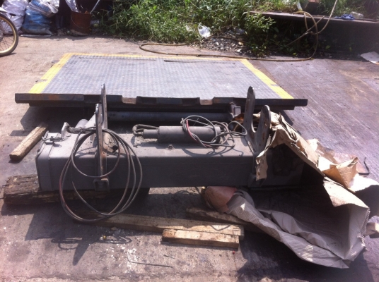 ต้องการขายลิฟท้ายสนใจติดต่อด่วนสภาพพร้อมใช้เหลือ2ตัวราคาเบาๆ