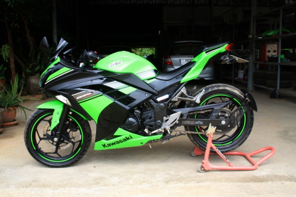 ขาย KAWASAKI NINJA 250 เขียว ปี2013 ท่อลันๆ วิ่งน้อย ทะเบียนพร้อมโอน97000