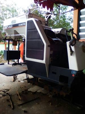 รถเกี่ยวข้าว คูโบต้า DC60