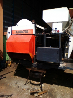 รถเกี่ยวข้าว คูโบต้า DC60