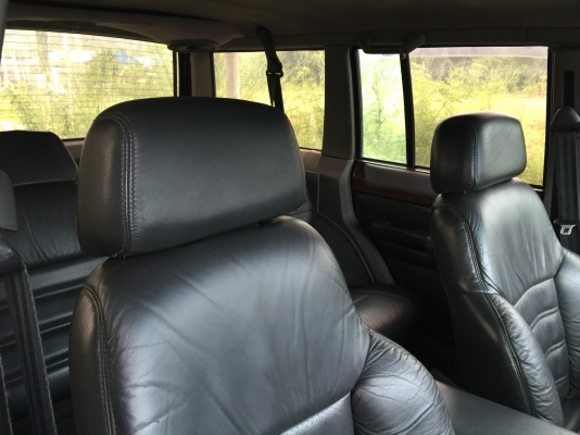 ขายรถ Jeep พร้อมใช้ได้ทั้งน้ำมันและแก๊ส