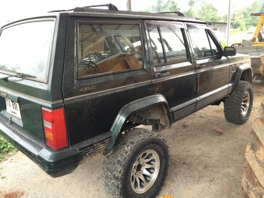 ขายรถ Jeep พร้อมใช้ได้ทั้งน้ำมันและแก๊ส