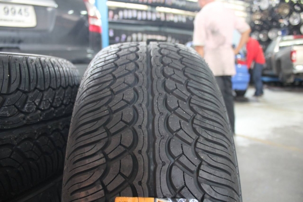 ยาง YOKOHAMA PARADA 235/60R18 เส้นละ 7,500 บาท
