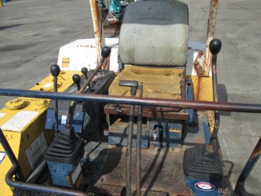 ขายรถเก่านอกแท้ 100\% KOMATSU รุ่น : PC30-6 มีเอกสารอินวอย