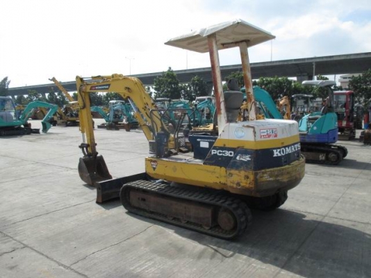 ขายรถเก่านอกแท้ 100\% KOMATSU รุ่น : PC30-6 มีเอกสารอินวอย