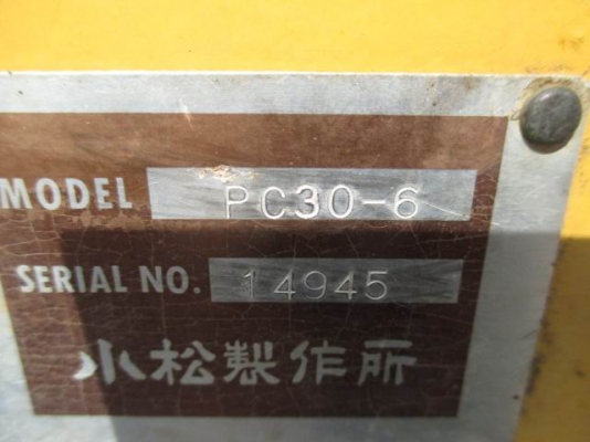 ขายรถเก่านอกแท้ 100\% KOMATSU รุ่น : PC30-6 มีเอกสารอินวอย