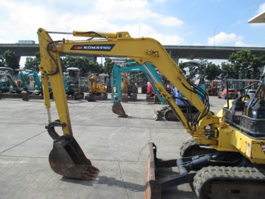 ขายรถเก่านอกแท้ 100\% KOMATSU รุ่น : PC30-6 มีเอกสารอินวอย