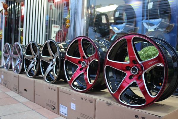 ล้อ WELD Star ขอบ18X8.5 +35 5H114.3 วงละ 6,500 บาท