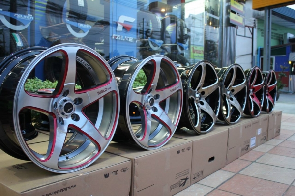 ล้อ WELD Star ขอบ18X8.5 +35 5H114.3 วงละ 6,500 บาท