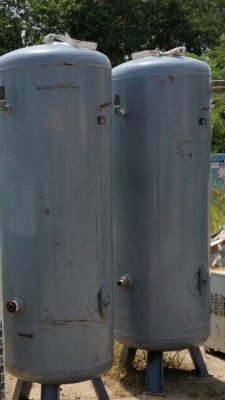 ปั้มลมสกรู 30 แรง พึ่งเข้าจากญีปุ่ญ มีแอร์ดรายเยอร์ในตัว ถังลมของญี่ปุ่ญ1 ใบพร้อมใช้งาน