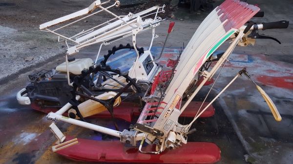 รถดำนา 4 แถว ยันมาร์เดินตาม พร้อมใช้งาน รหัสสินค้า R - 14 รถดำนา 4 แถว ยันมาร์เดินตาม พร้อมใช้งาน รหัสสินค้า R - 14