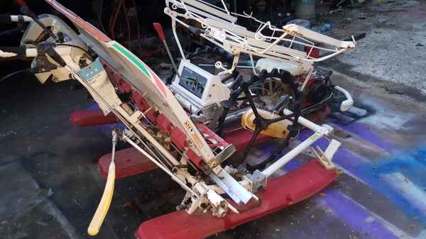 รถดำนา 4 แถว ยันมาร์เดินตาม พร้อมใช้งาน รหัสสินค้า R - 14 รถดำนา 4 แถว ยันมาร์เดินตาม พร้อมใช้งาน รหัสสินค้า R - 14