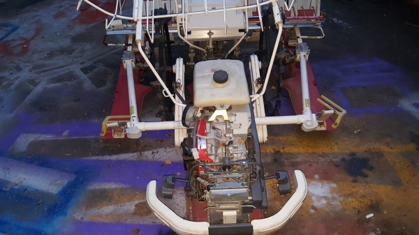 รถดำนา 4 แถว ยันมาร์เดินตาม พร้อมใช้งาน รหัสสินค้า R - 14 รถดำนา 4 แถว ยันมาร์เดินตาม พร้อมใช้งาน รหัสสินค้า R - 14