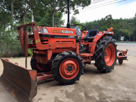 ขายรถไถ Kubota L2605 (4WD) รถ2เพลา พร้อมใบมีดและผานพรวน รถพร้อมใช้งาน