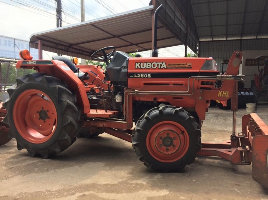 ขายรถไถ Kubota L2605 (4WD) รถ2เพลา พร้อมใบมีดและผานพรวน รถพร้อมใช้งาน