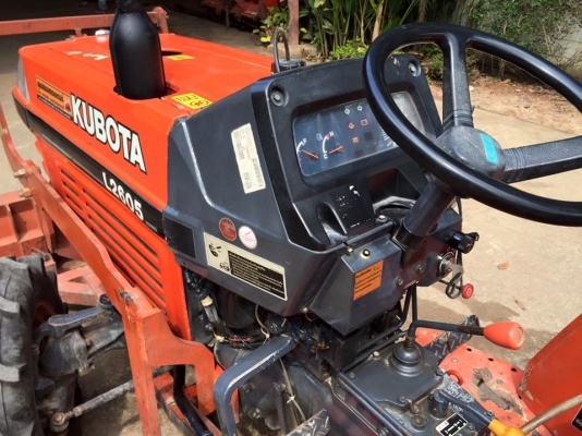 ขายรถไถ Kubota L2605 (4WD) รถ2เพลา พร้อมใบมีดและผานพรวน รถพร้อมใช้งาน