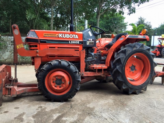 ขายรถไถ Kubota L2605 (4WD) รถ2เพลา พร้อมใบมีดและผานพรวน รถพร้อมใช้งาน ขายรถไถ Kubota L2605 (4WD) รถ2เพลา พร้อมใบมีดและผานพรวน รถพร้อมใช้งาน