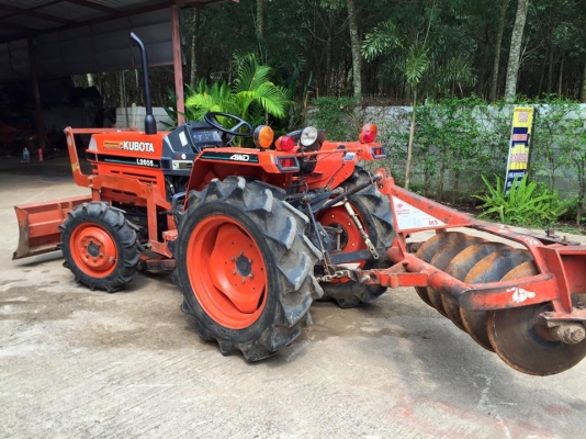 ขายรถไถ Kubota L2605 (4WD) รถ2เพลา พร้อมใบมีดและผานพรวน รถพร้อมใช้งาน