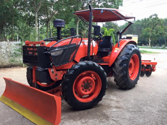 ขายรถไถ Kubota M7040 (4WD) พร้อมดันหน้า ผานพรวน รถสวย สภาพเดิมๆพร้อมใช้งานครับ