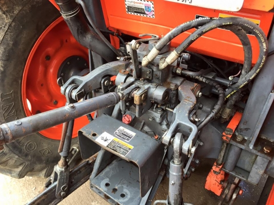 ขายรถไถ Kubota M7040 (4WD) พร้อมดันหน้า ผานพรวน รถสวย สภาพเดิมๆพร้อมใช้งานครับ