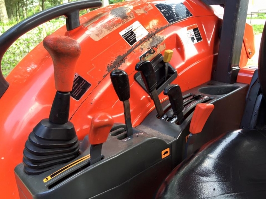 ขายรถไถ Kubota M7040 (4WD) พร้อมดันหน้า ผานพรวน รถสวย สภาพเดิมๆพร้อมใช้งานครับ ขายรถไถ Kubota M7040 (4WD) พร้อมดันหน้า ผานพรวน รถสวย สภาพเดิมๆพร้อมใช้งานครับ