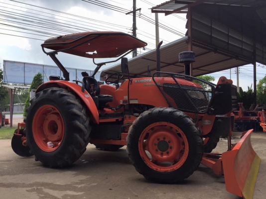 ขายรถไถ Kubota M7040 (4WD) พร้อมดันหน้า ผานพรวน รถสวย สภาพเดิมๆพร้อมใช้งานครับ
