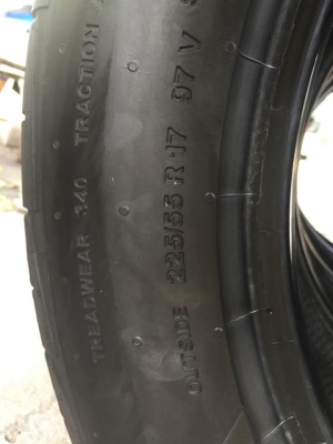 ขายยาง Continental 225-55-17 ปลายปี13 ดอกหนา99\% สภาพสวยสุดๆ เนื้อยางนิ่ม ไม่กินข้าง ไม่มีปะ