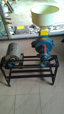 ขายด่วน เครื่องบดพริก ,ทำน้ำเต้าหู้ สภาพใหม่ 2300 บาท