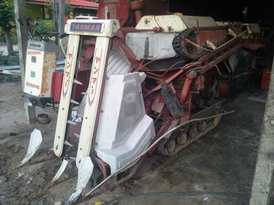 ด่วนๆครับขายรถเกี่ยวนวดข้าว ยันมาร์ แบบรองกระสอบ ราคาถูก ถูกสุดในเวปครับ พร้อมใช้งาน ไม่ต้องง้อแรงงานคน ใช้ในครัวเรือนตัวเองสบายๆ