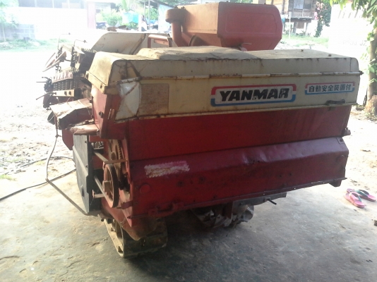 ด่วนๆครับขายรถเกี่ยวนวดข้าว ยันมาร์ แบบรองกระสอบ ราคาถูก ถูกสุดในเวปครับ พร้อมใช้งาน ไม่ต้องง้อแรงงานคน ใช้ในครัวเรือนตัวเองสบายๆ