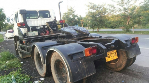 ขายรถหัวลาก HINO  FM 221 เครื่อง EM 100เอกสารพร้อมโอนรถสวยพร้อมใช้ราคา465,000 090-772-3710 090-772-3708