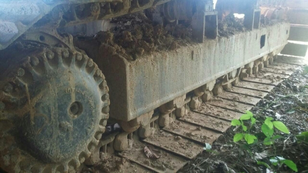 ขายรถแบคโฮ KOMATSU  pc 200-3 ซีเรียลสูงราคาถูก 285,000 090-772-3710 090-772-3707