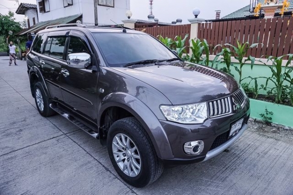 ขาย 2013 Mitsubishi Pajero Sport GT 2.5AT เกียร์ออโต้ดีเซลรุ่นTOPสุดผู้หญิงใช้งานมือเดียว สภาพสวยมากไม่มีชนล้านเปอร์เซ็นถูกๆด่วน