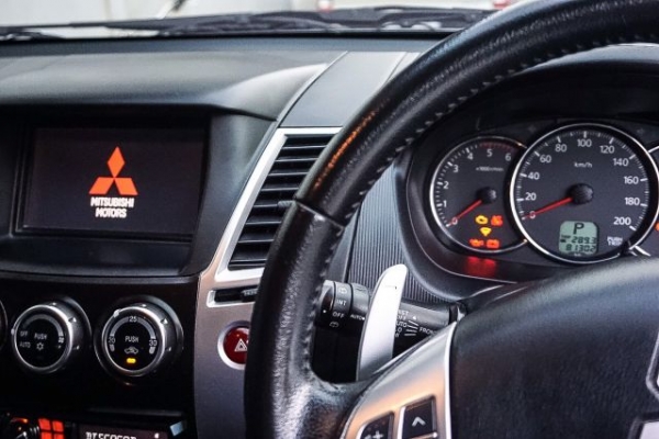 ขาย 2013 Mitsubishi Pajero Sport GT 2.5AT เกียร์ออโต้ดีเซลรุ่นTOPสุดผู้หญิงใช้งานมือเดียว สภาพสวยมากไม่มีชนล้านเปอร์เซ็นถูกๆด่วน