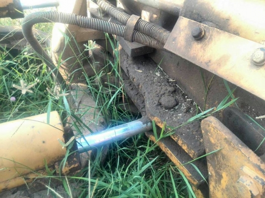 รถแทรคเตอร์ CAT D4 H ตีนเป็ด