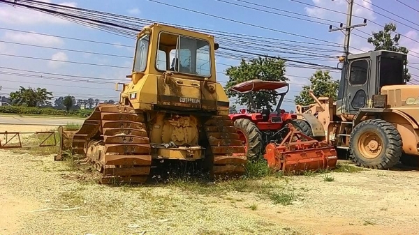 รถแทรคเตอร์ CAT D4 H ตีนเป็ด