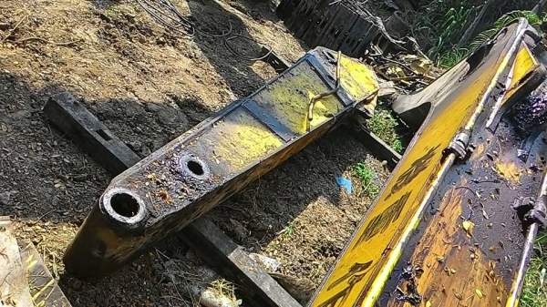 มีอะไหล่ มือสอง รถขุด KOMATSU PC200-5 รถ ตัดขาย ขายถูกๆ