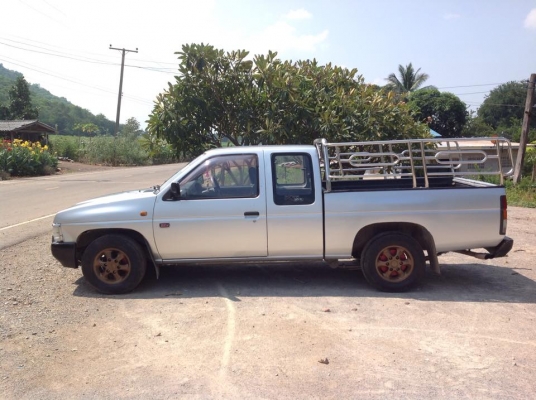 ขายรถนิสสันปี 95 จอโค้งแท้ (ฝาแดง) เครื่อง2500 พวงมาัลยเพาว์โรงงานแท้ สภาพสวยพร้อมใช้