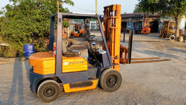 ขายด่วนรถยก TOYOTA 5FGยก2.0ตันเสาสูง3เมตรงาสไลย์ได้งายาวมากยางตัน4เส้นรถนอกนำเข้ายังไม่เคยใช้งานในเมืองไทยเลย=รุ่นใหม่ขายถูกๆๆ