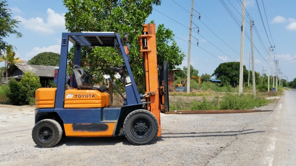 ขายด่วนรถยก TOYOTA 5FGยก2.0ตันเสาสูง3เมตรงาสไลย์ได้งายาวมากยางตัน4เส้นรถนอกนำเข้ายังไม่เคยใช้งานในเมืองไทยเลย=รุ่นใหม่ขายถูกๆๆ